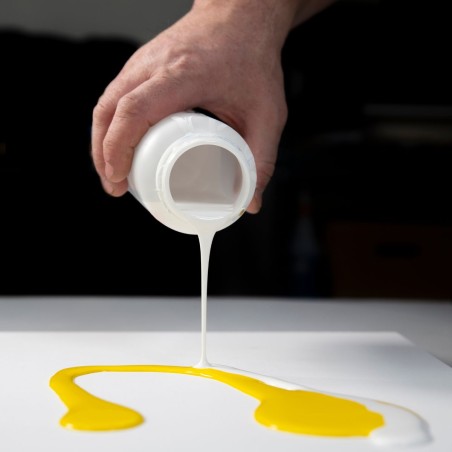 Golden Colour Pouring Medium Brillante