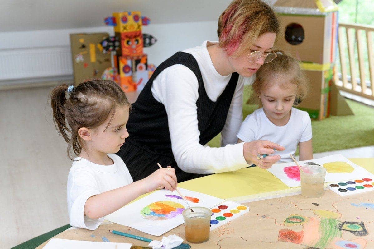 Materiali sicuri per far dipingere i bambini - Momarte